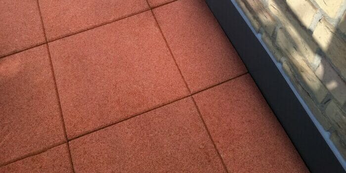 Kautschukplatten für Terrassensanierung